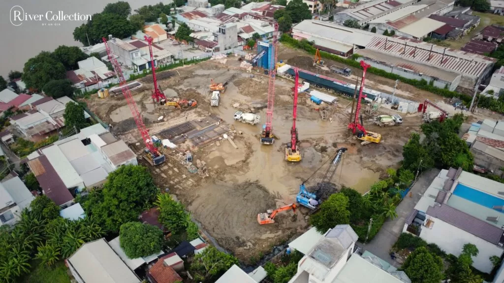 Kỹ sư kiểm tra hạng mục tại dự án căn hộ Biên Hòa
